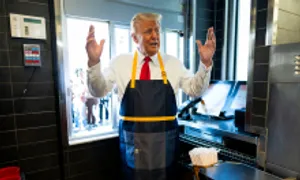 Ông Trump bị chê chiên khoai không đúng cách ở McDonald's